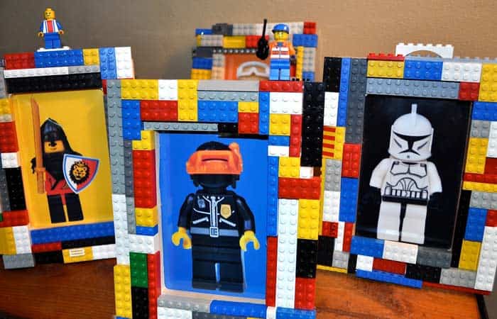 Marco de fotos casero para el Día del Padre hecho con fichas de Lego Enmarcar con fichas de Lego