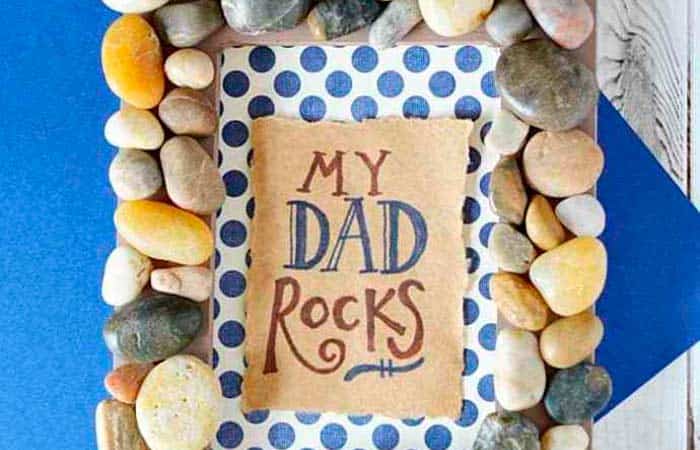 Piedras para decorar cuadro Marco de fotos casero para el Día del Padre: con piedras