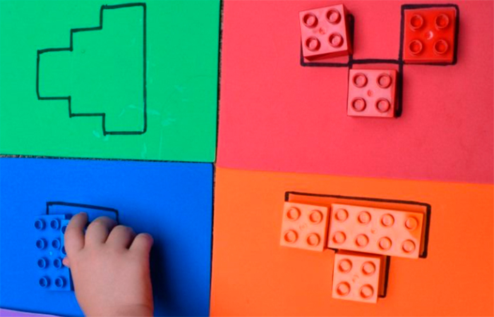 juego de puzle y geometría para trabajar la lógica y la geometría Juegos caseros para ejercitar la mente con fichas de Lego
