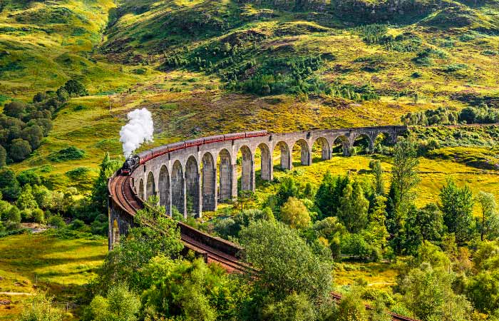 ¿Te animas a ser tú quien viaje en el Expreso por el viaducto? Viaducto de Glenfinnan: lugares que debes visitar si eres fan de Harry Potter