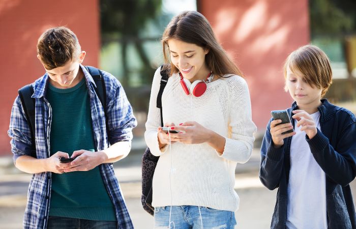¿Qué piensan los niños y adolescentes de que sus padres los espíen? Espiar el móvil de tu hijo: opinión de los adolescentes