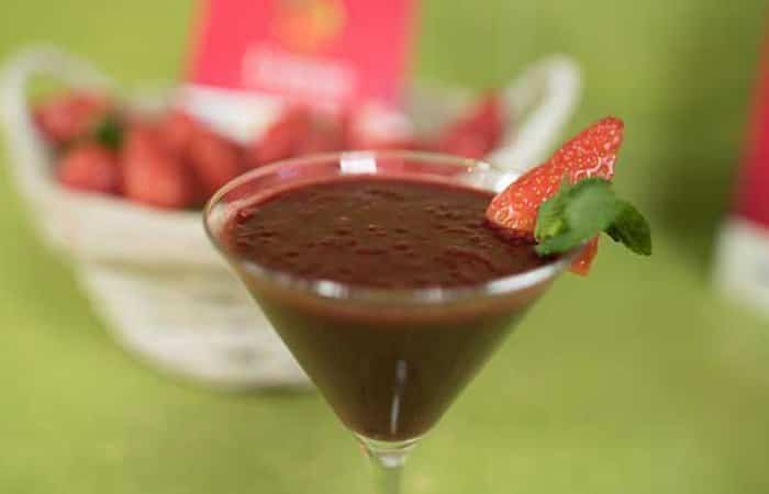 recetas Halloween cóctel vampírico Recetas con fresas para Halloween: Cóctel vampírico