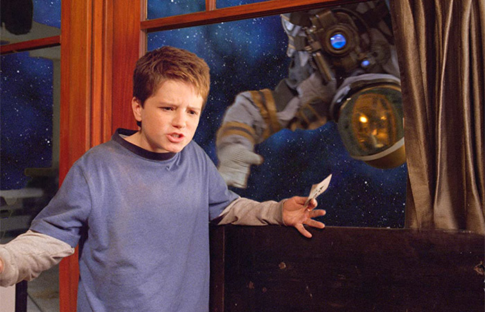fotograma de Zathura: una aventura espacial Series, pelis y documentales sobre el espacio: Zathura: una aventura espacial