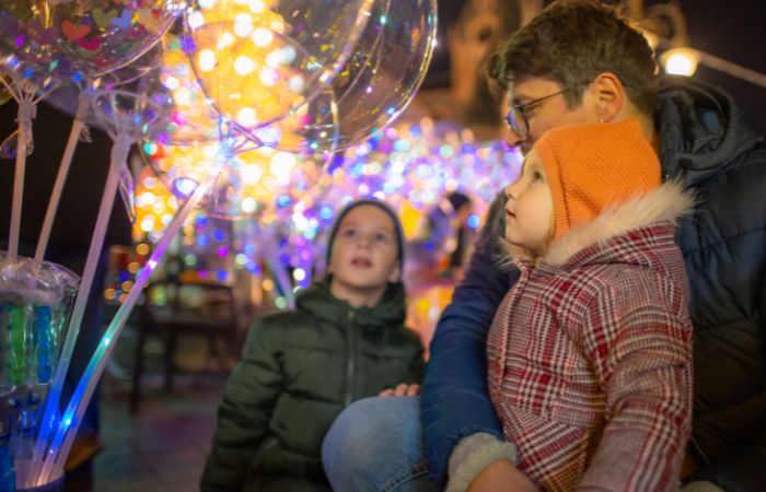 Prevención en las salidas navideñas por la calle con niños No perder de vista a los niños en las salidas de navidad