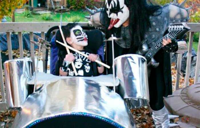 disfraces-para-ninos-en-sillas-de-ruedas-kiss Disfraces para niños en sillas de ruedas, Kiss