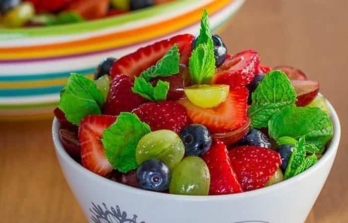 Cóctel de frutas para un brunch casero Cóctel de frutas para un brunch casero