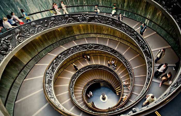 Escalera de caracol de los museos vaticanos Museos Vaticanos, Roma, Italia, uno de los museos más impresionantes