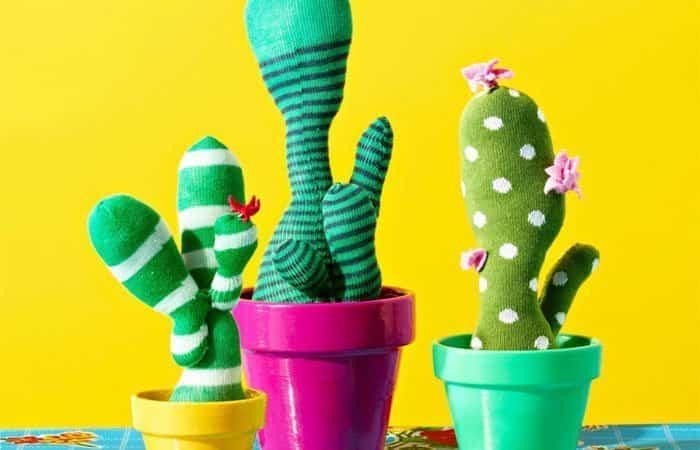 manualidades-cactus-maceta-calcetines manualidades con cactus maceta de calcetines
