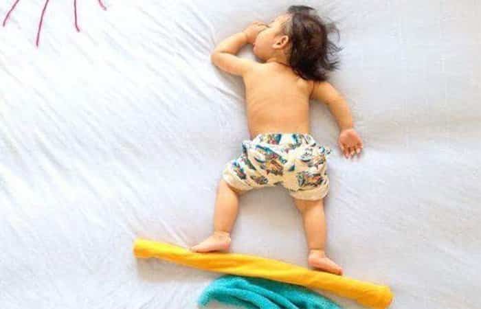 fotografías de bebés haciendo surf