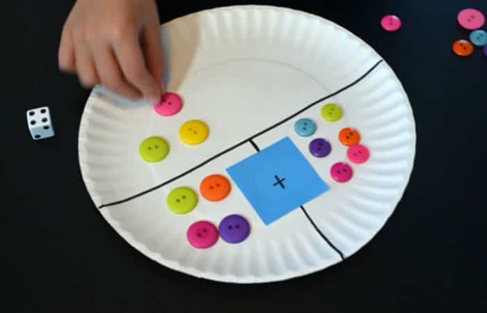 platos-botones-aprender-matemáticas Aprender matemáticas con platos de plástico