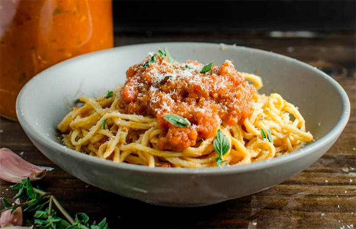 espaguetis frescos con salsa secreta Espaguetis con salsa secreta