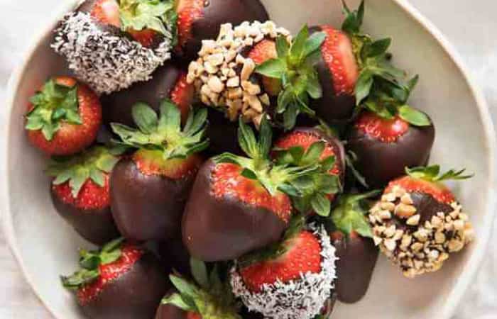 fresas-cubiertas-de-chocolate Postres sin azúcar. Fresas cubiertas con chocolate