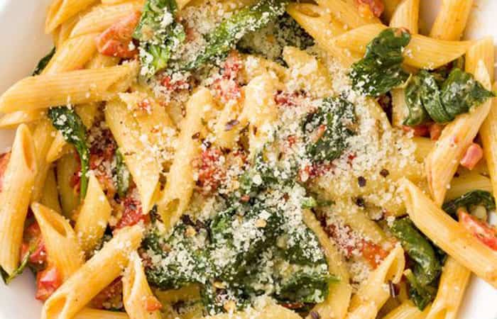 recetas de pasta con verduras Recetas fáciles de pasta y verdura: macarrones con espinacas y pimiento