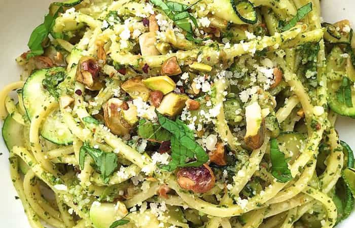 pasta con calabacín y pesto de pistachos Recetas fáciles de pasta: Espaguetis con calabacín y pesto de pistachos