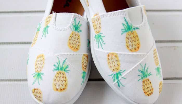 zapatillas de lona con piñas dibujadas zapatillas de lona con piñas