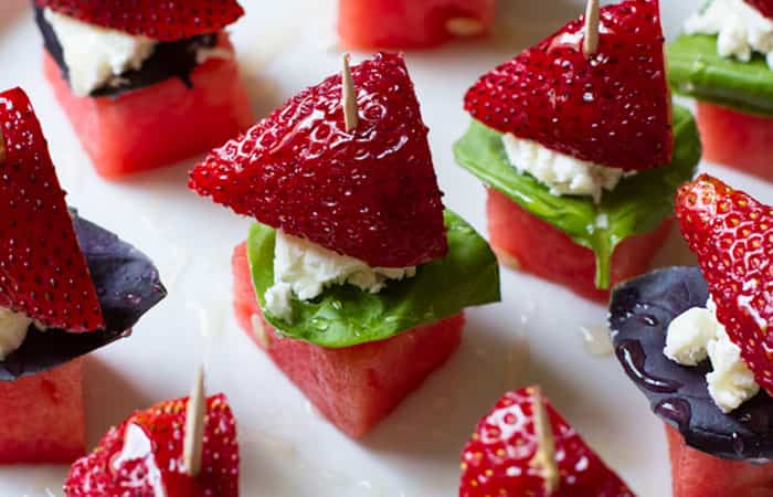 brochetas-de-sandia-y-fresa- Brochetas de sandía: Con fresas y queso de cabra