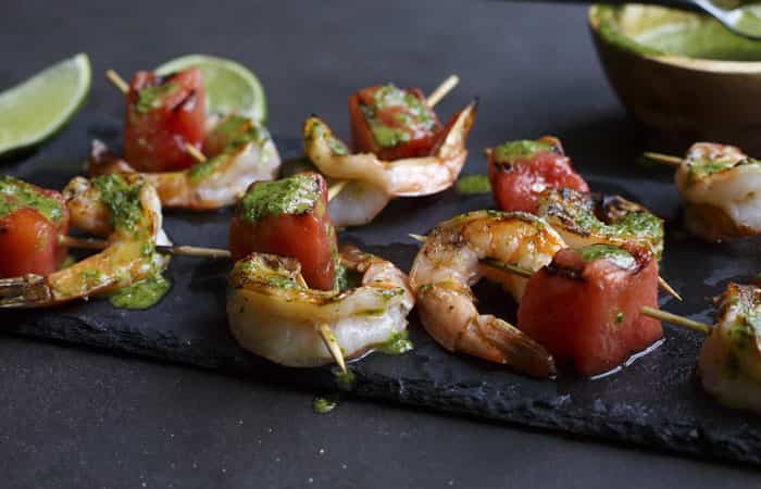 brochetas-de-sandia-y-gambas Brochetas de sandía: Con gambas y aliño verde