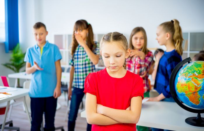 Exclusión, una variante de bullying cambiar de colegio a una víctima de buyillg