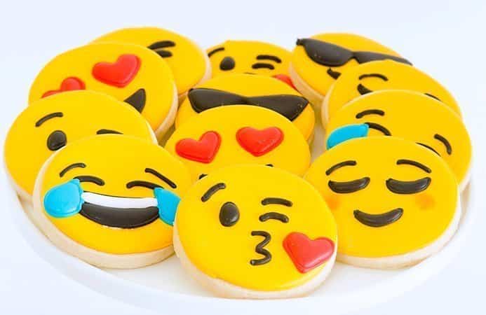 fiesta de emojis galletas decoradas fiesta de emojis galletas emoticonos