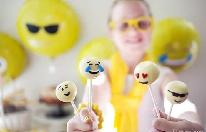 fiesta de emojis popcakes fiesta de emojis popcakes