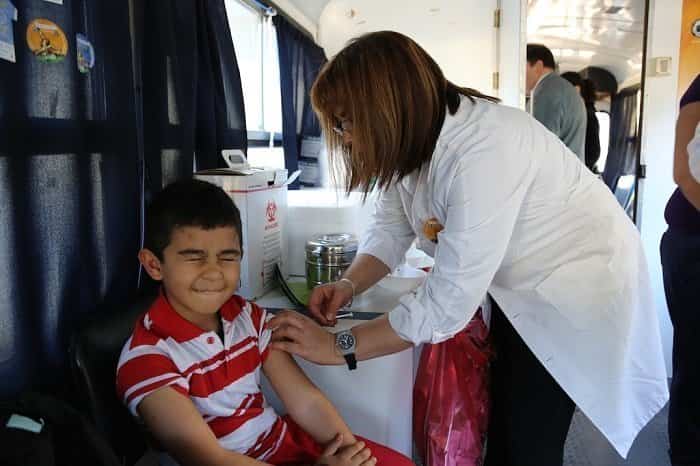 Por qué no debemos seguir le consejo de los antivacunas