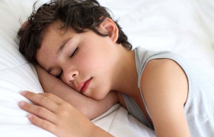 irse a dormir antes para readaptar horarios Adelantar la hora de irse a la cama