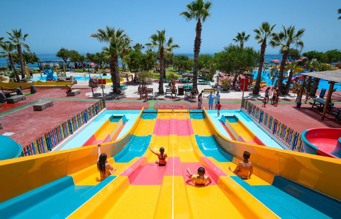 Aqua Trópic, parque acuático de agua salada en Granada