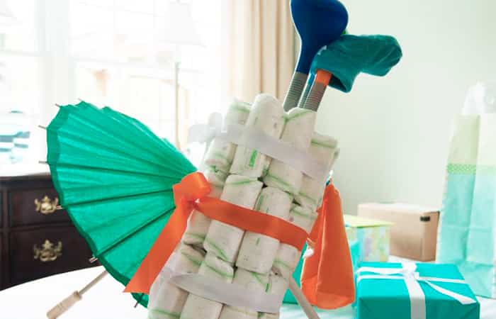 baby-shower-con-tarta-de-panales-como-bolsa-de-golf Baby shower con tarta de pañales como bolsa de golf