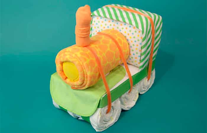baby-shower-con-tarta-de-panales-en-forma-de-tren Baby shower con tarta de pañales en forma de tren