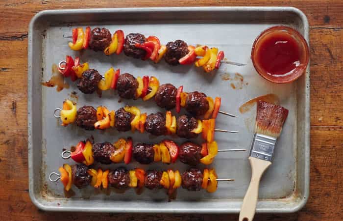 brochetas-de-albondigas Recetas para hacer con niños: Brochetas de albóndigas
