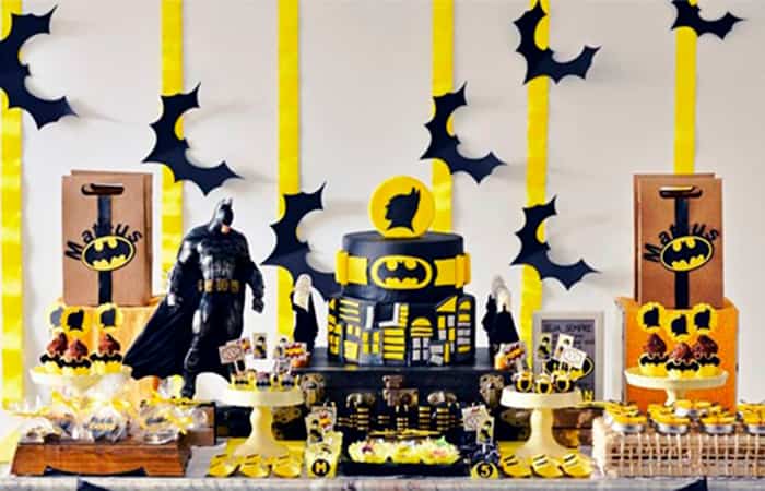fiesta-de-batman-decoracion-en-amarillo-y-negro Fiesta de Batman con decoración en negro y amarillo