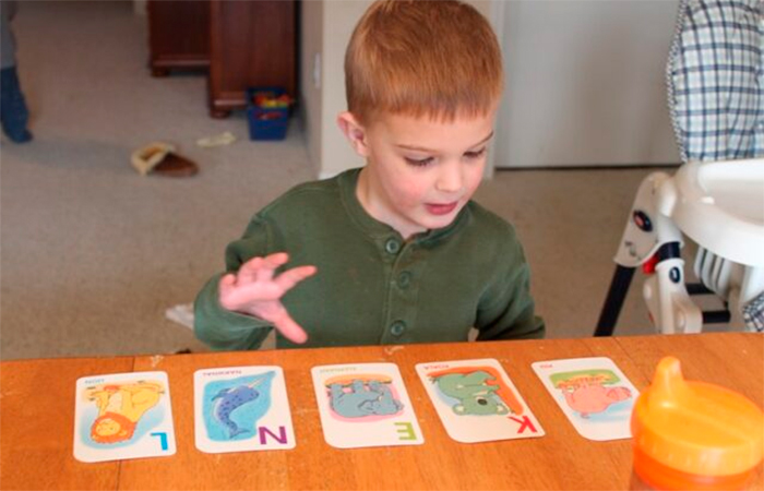 Juegos para aprender las letras: cartas Letras a la carrera: cartas