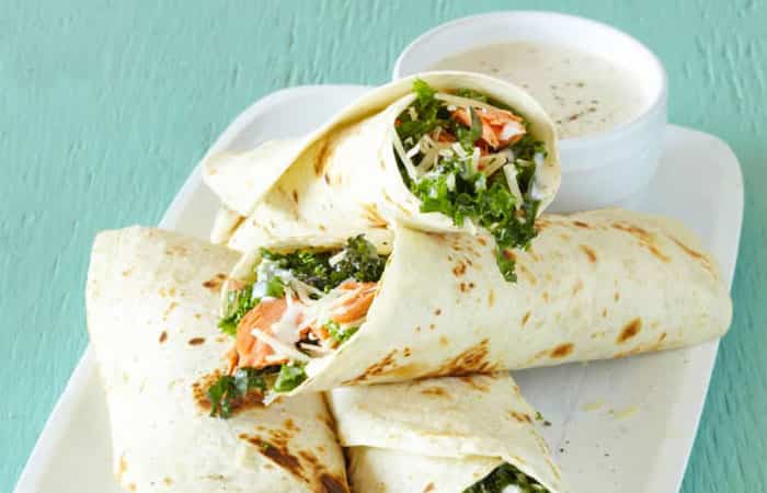 wraps-con-salmon Recetas para hacer con niños: Fajitas de salmón y kale