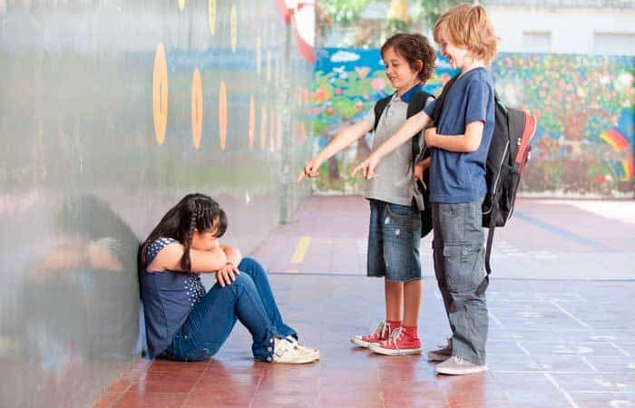 Acoso escolar Niña siendo acosada