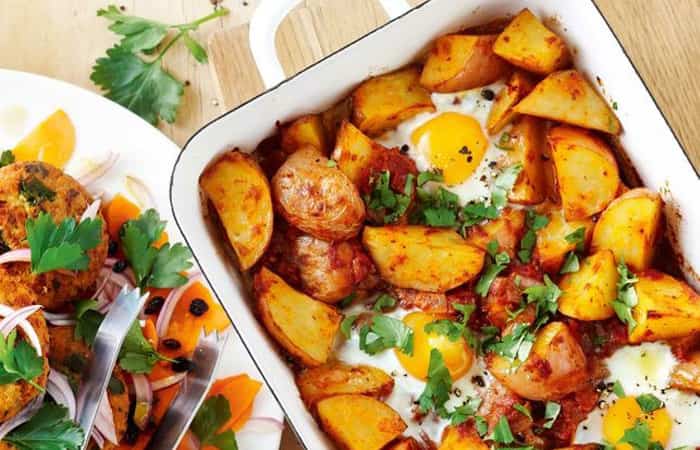 patatas-asadas-con-huevos Recetas con huevo: Con patatas al horno