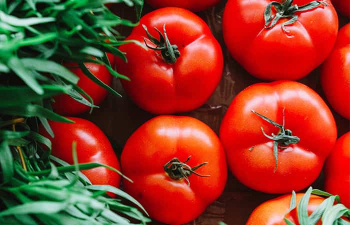 Tomates rellenos para cenar Tomates rellenos con aceitunas y maíz