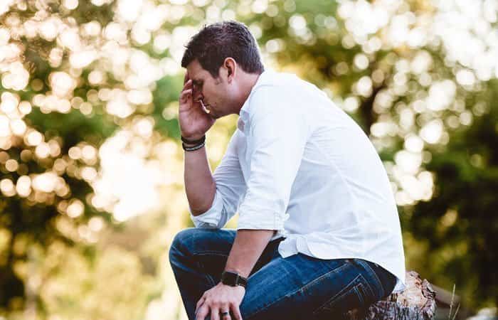 Hombre preocupado Hombre preocupado