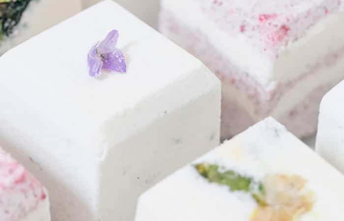 bombas de baño con petalos bombas de baño aromáticas