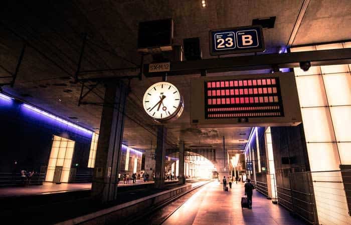 Estación de trenes vacía