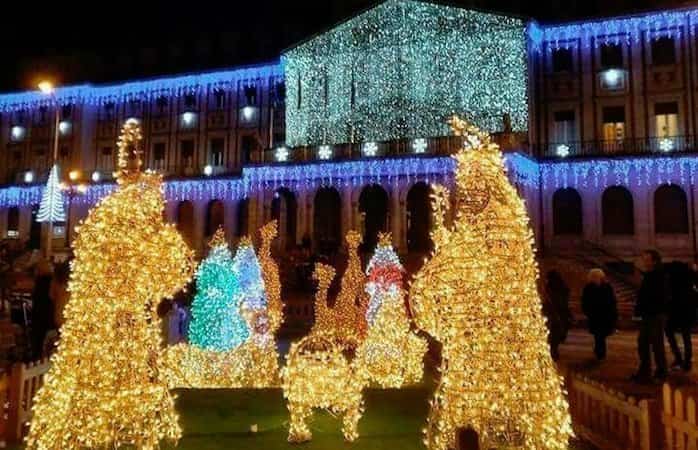 Decorado e iluminación de Ferrol y actividades para familias en Navidad