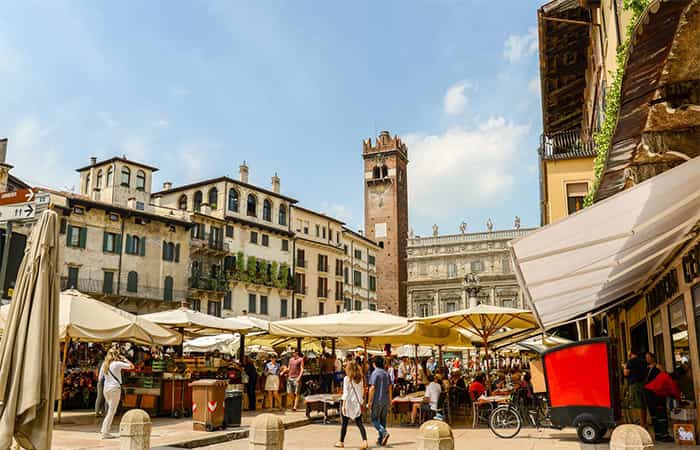 Verona-con-ninos-la-piazza-delle-erbe Verona con niños, la piazza delle Erbe