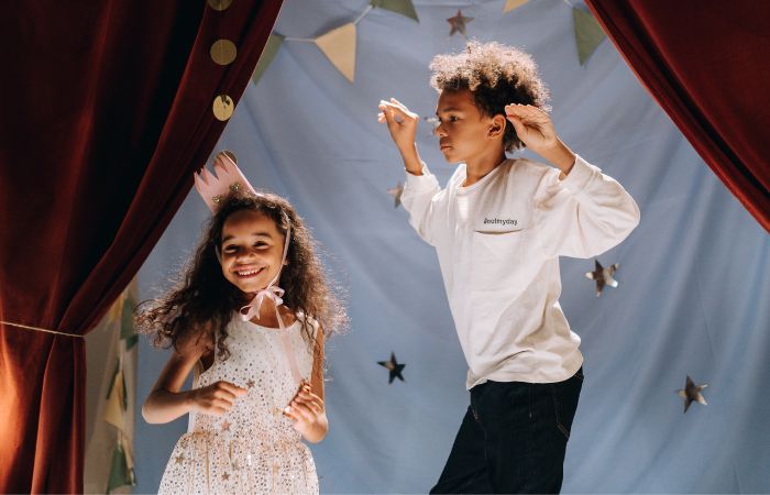 Juegos para fiesta de carnaval con niños Juegos para fiesta de carnaval karaoke o discoteca