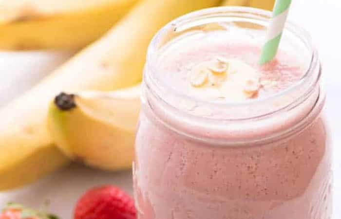 batido-de-fresa-y-platano Desayunos para niños. Batido de plátano, fresa y avena