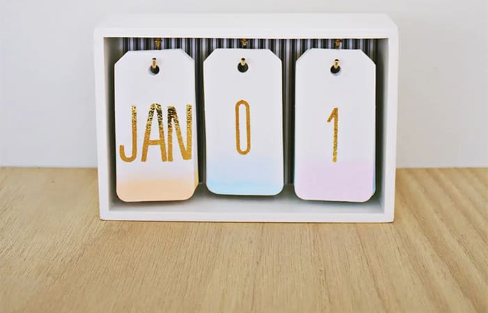 Cómo hacer un calendario casero en una caja Calendario casero en una caja