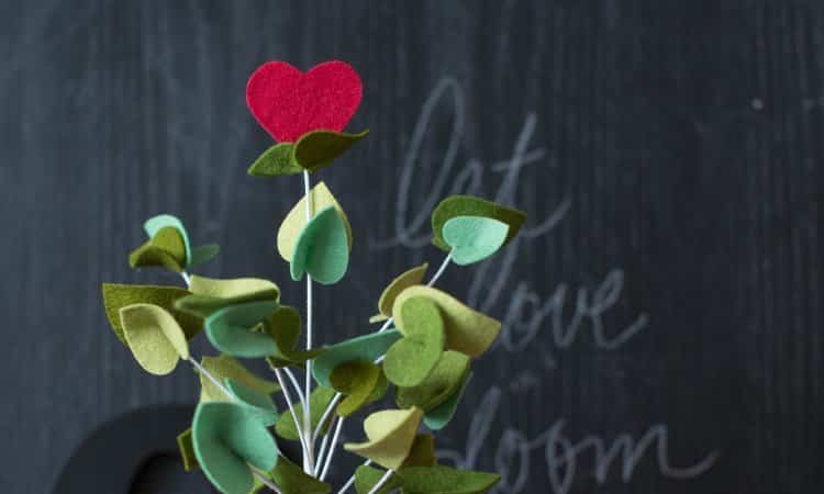 Manualidades de San Valentín, flor Manualidades de San Valentín, flor de corazón