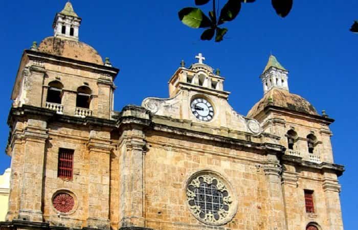 Iglesia de San Pedro Claver en Colombia San Pedro Claver | Cartagena de Indias con niños