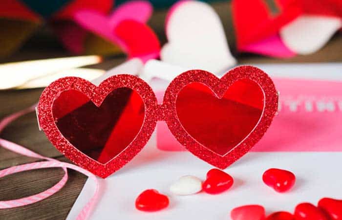 Manualidades de San Valentín, gafas de corazón Manualidades de San Valentín, gafas