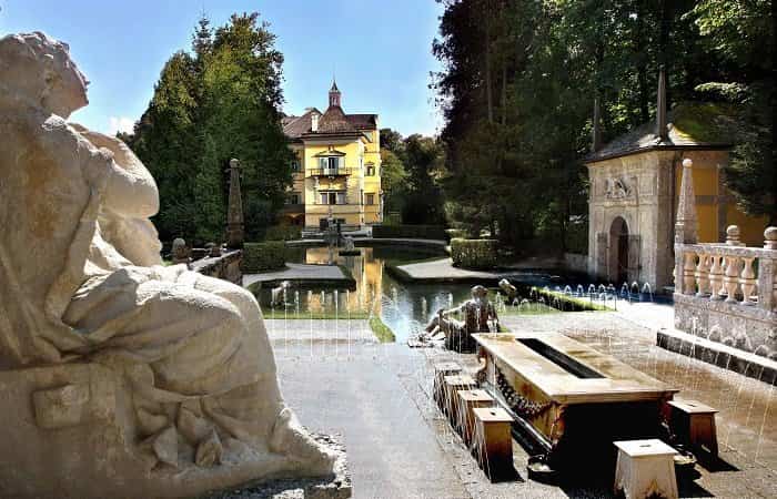 Palacio Salzburgo en Austria con sus fuetes Viajar a Austria con niños Palacio Salzburgo