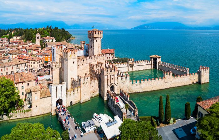 Castillo Scaligero de Sirmione, fortificación portuaria Castillo Scaligero de Sirmione