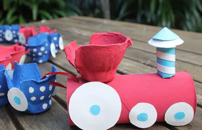 tren hecho con hueveras de cartón tren de cartón